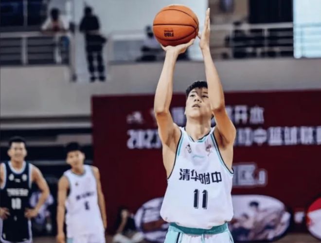 03新星江苏2米10中锋复出贾诚退役澳门新葡京广东放弃萨姆纳辽宁签2米(图5)